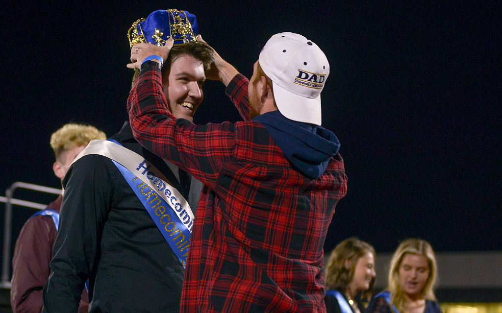 Nick Sheaffer is crowned by Ian Graves